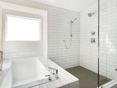 Multi-Row Tile Pattern in Shower Stall